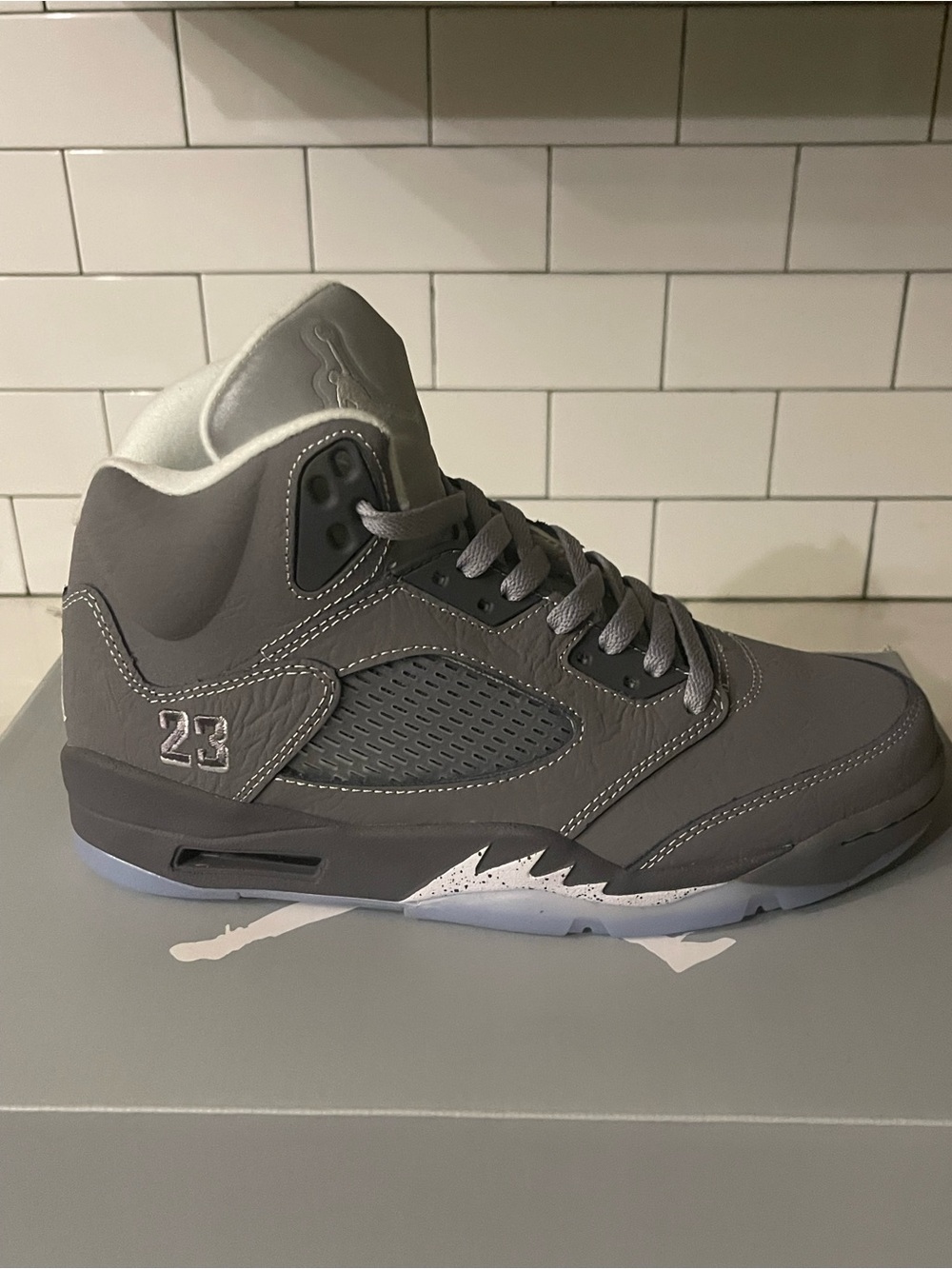 Mens Retro 5 Wolf Grey Size 7.5.